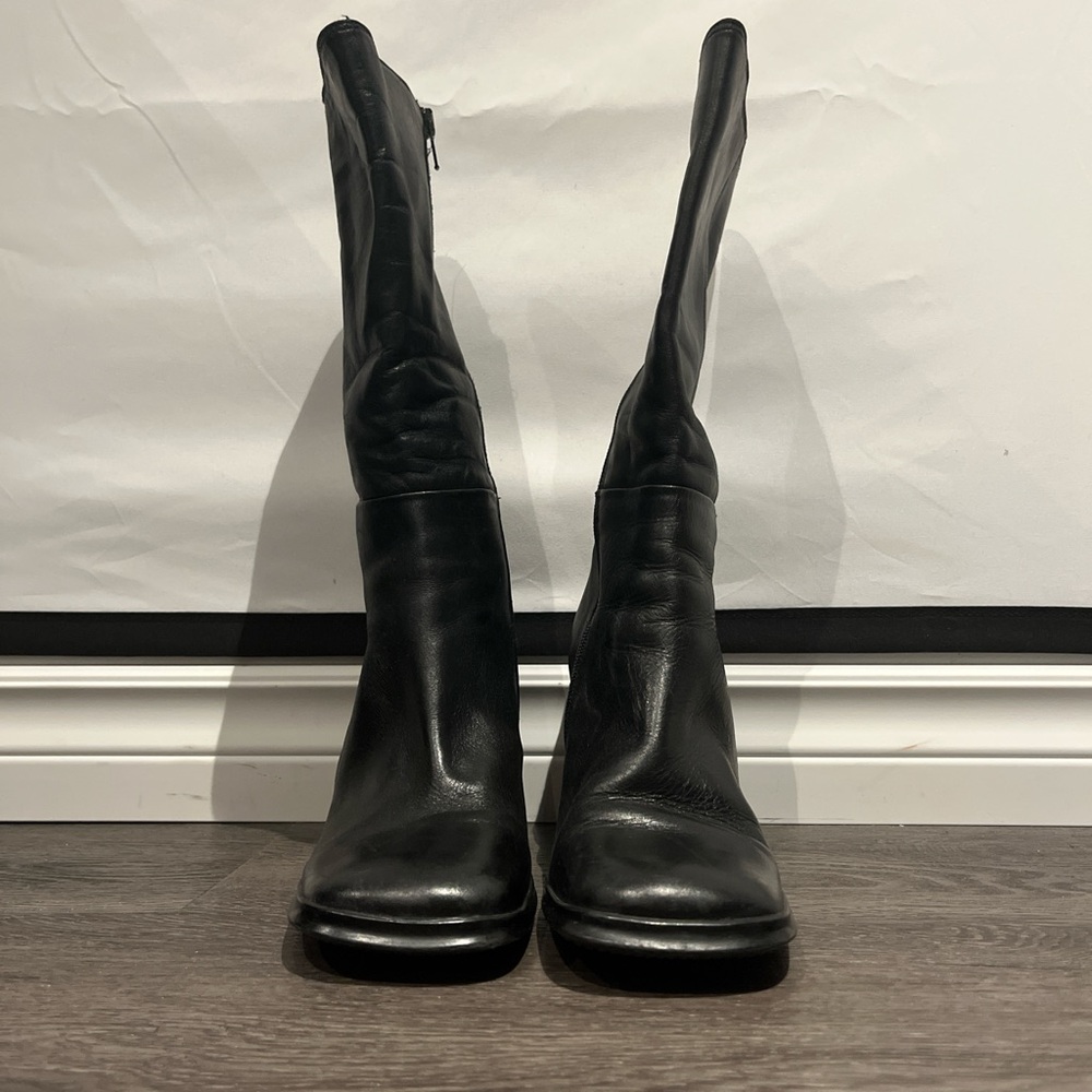 Pegabo Classic Black Leather Mid-Calf Heeled Boots - Picture 4 of 10